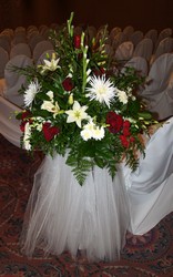 Rose Aisle Arrangement 
