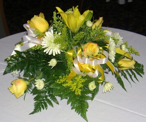 Yellow & White Table Center Flower Power, Florist Davenport FL