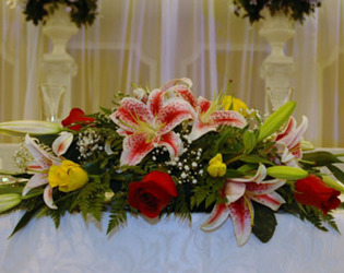 Sweetheart Table arrangement Davenport Florist - Same Day Flower Delivery - Flower Power 