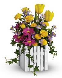 Picket  Fence Bouquet Davenport Florist - Same Day Flower Delivery - Flower Power 